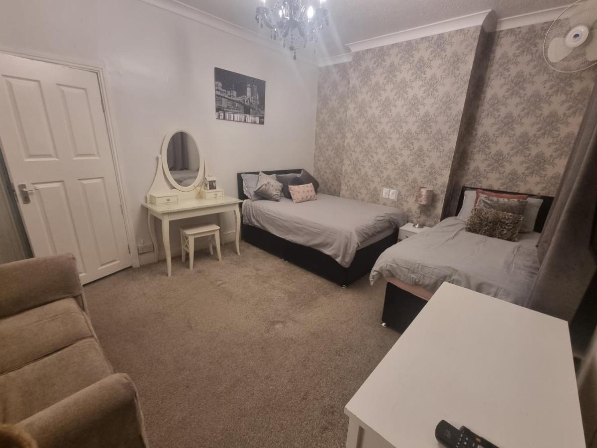 Private Luxury Double Room In Cardiff Exterior photo