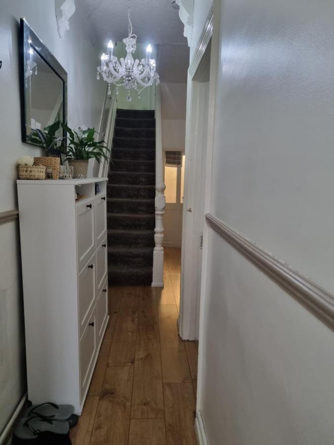 Private Luxury Double Room In Cardiff Exterior photo