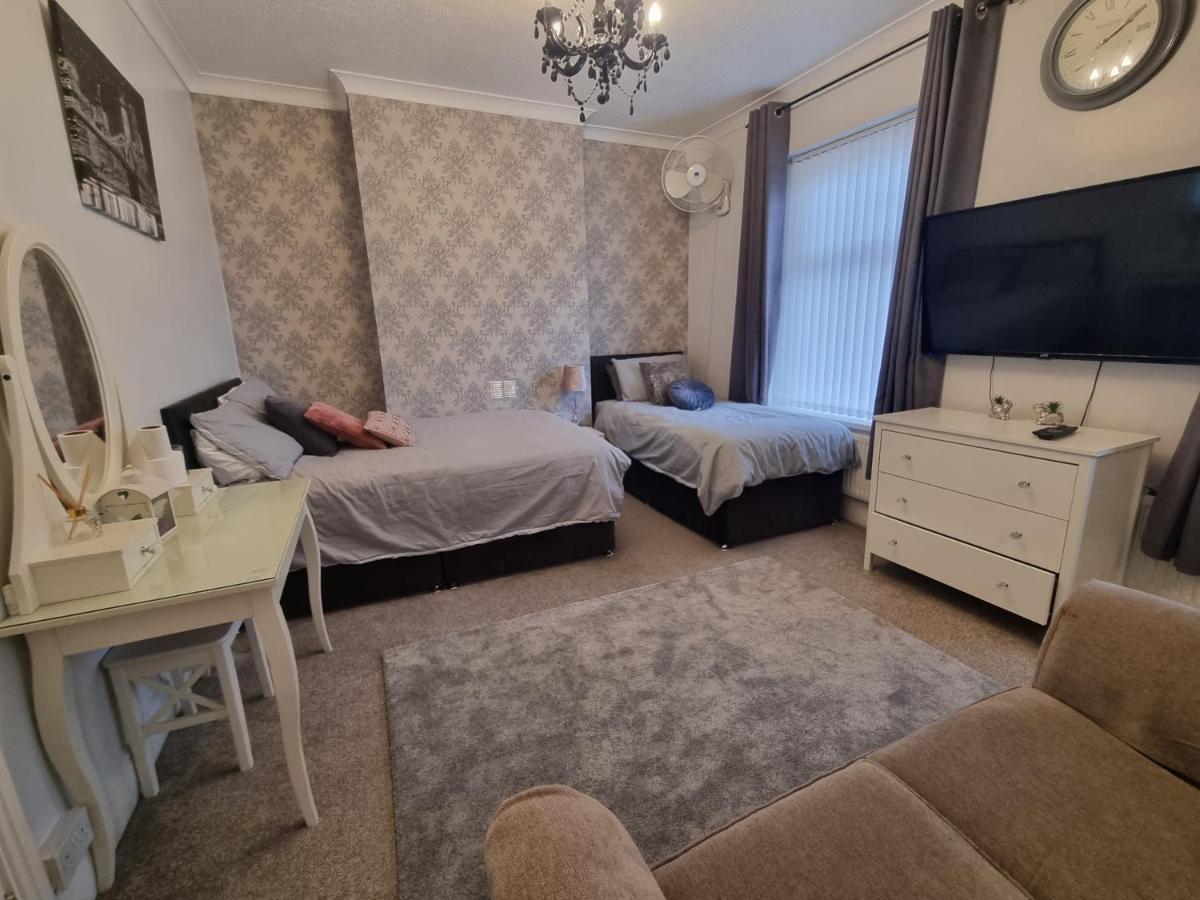 Private Luxury Double Room In Cardiff Exterior photo